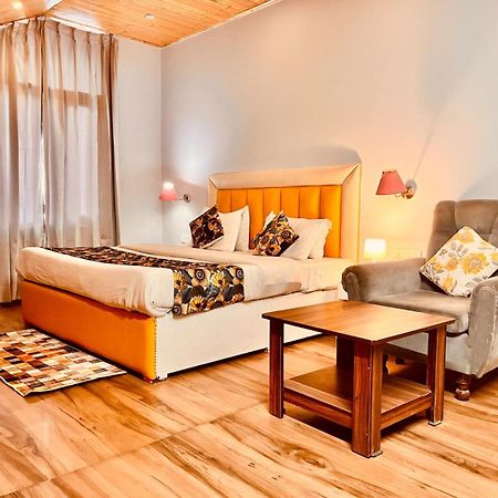 Hadimba Hill View By Hadimba Palace, Manali - Premium Room ! Family Hotel ! Parking ! Near Hadimba Temple Экстерьер фото