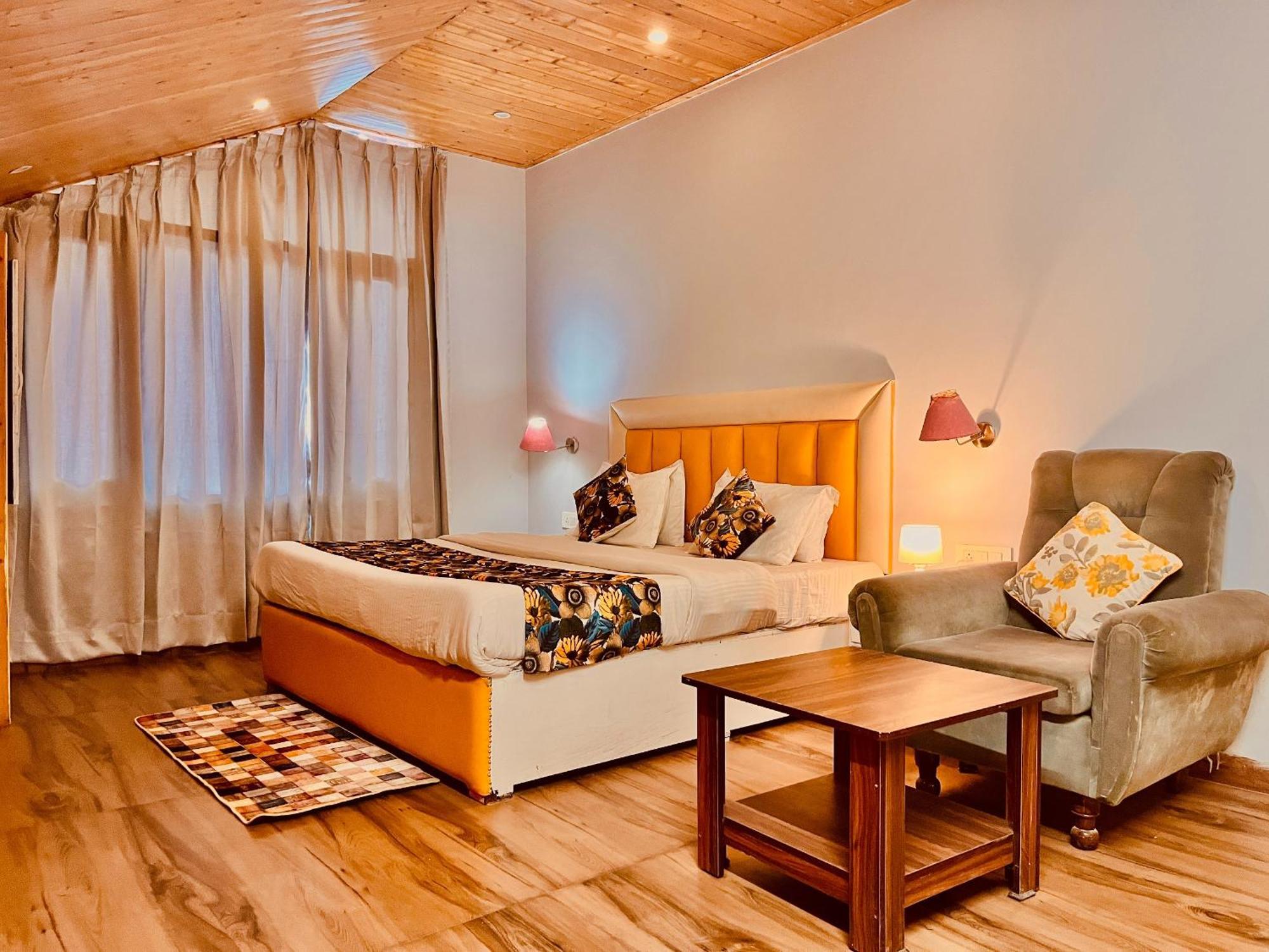 Hadimba Hill View By Hadimba Palace, Manali - Premium Room ! Family Hotel ! Parking ! Near Hadimba Temple Экстерьер фото