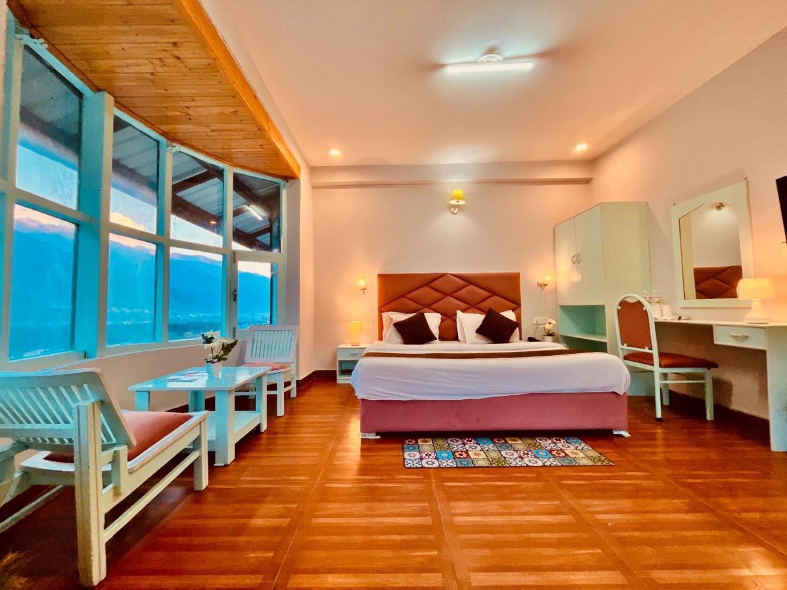 Hadimba Hill View By Hadimba Palace, Manali - Premium Room ! Family Hotel ! Parking ! Near Hadimba Temple Экстерьер фото