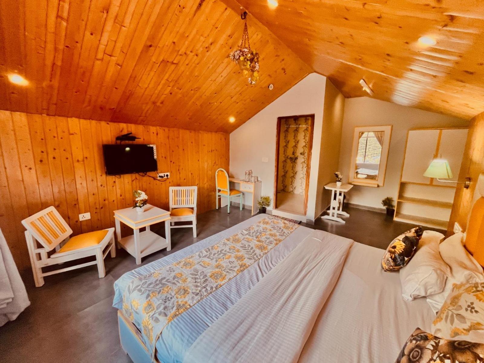 Hadimba Hill View By Hadimba Palace, Manali - Premium Room ! Family Hotel ! Parking ! Near Hadimba Temple Экстерьер фото