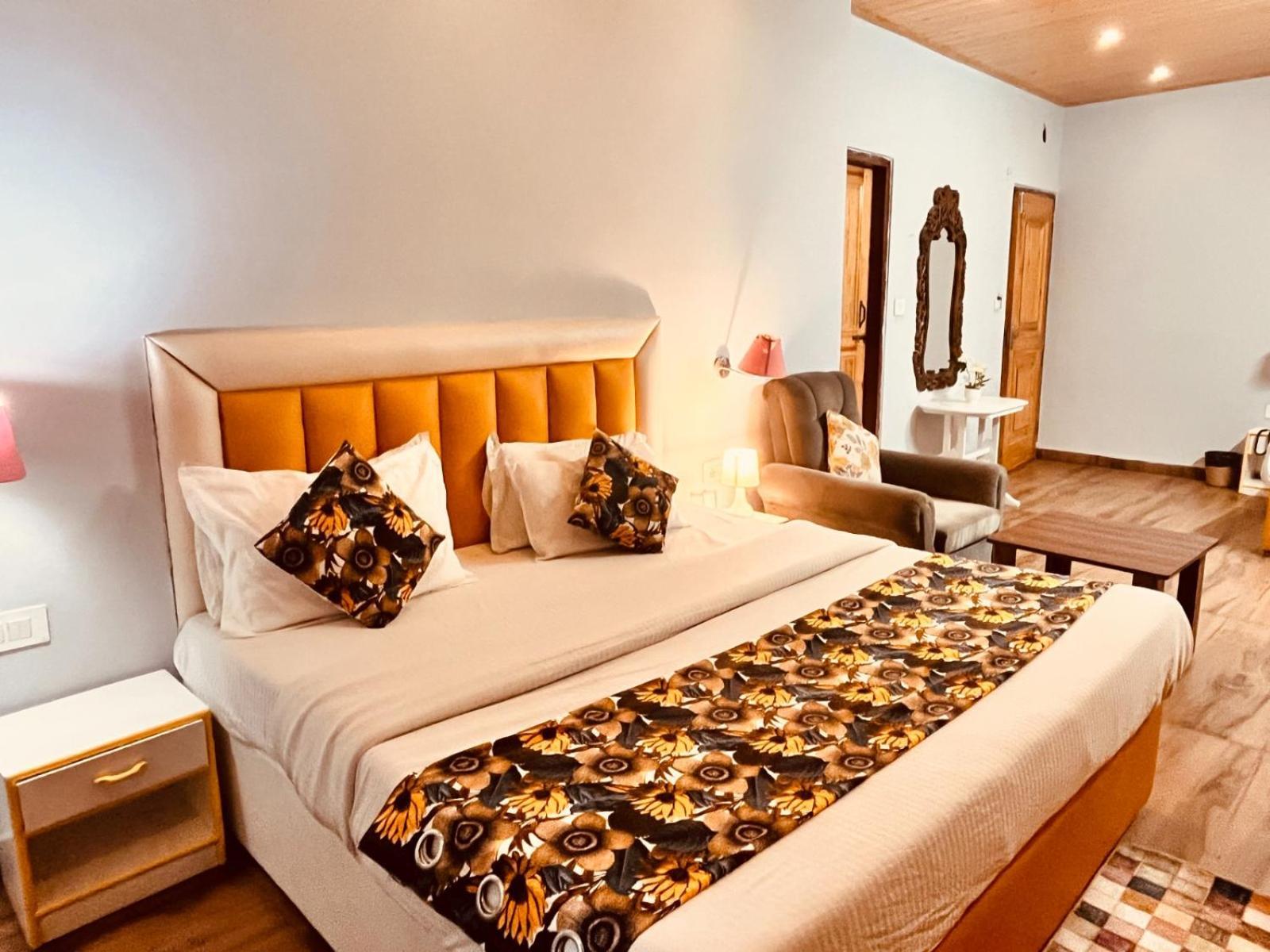Hadimba Hill View By Hadimba Palace, Manali - Premium Room ! Family Hotel ! Parking ! Near Hadimba Temple Экстерьер фото