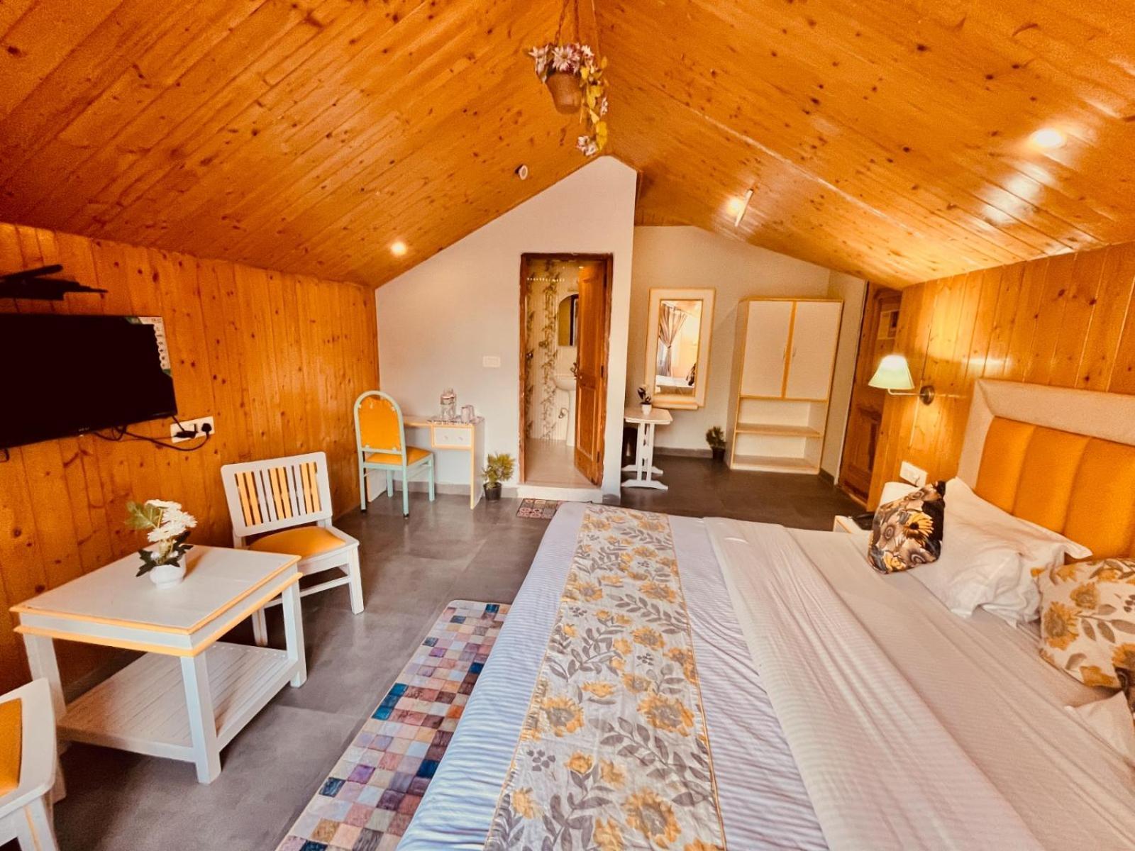 Hadimba Hill View By Hadimba Palace, Manali - Premium Room ! Family Hotel ! Parking ! Near Hadimba Temple Экстерьер фото