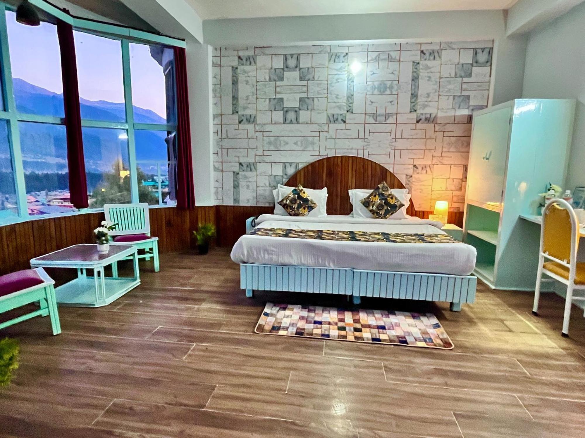 Hadimba Hill View By Hadimba Palace, Manali - Premium Room ! Family Hotel ! Parking ! Near Hadimba Temple Экстерьер фото