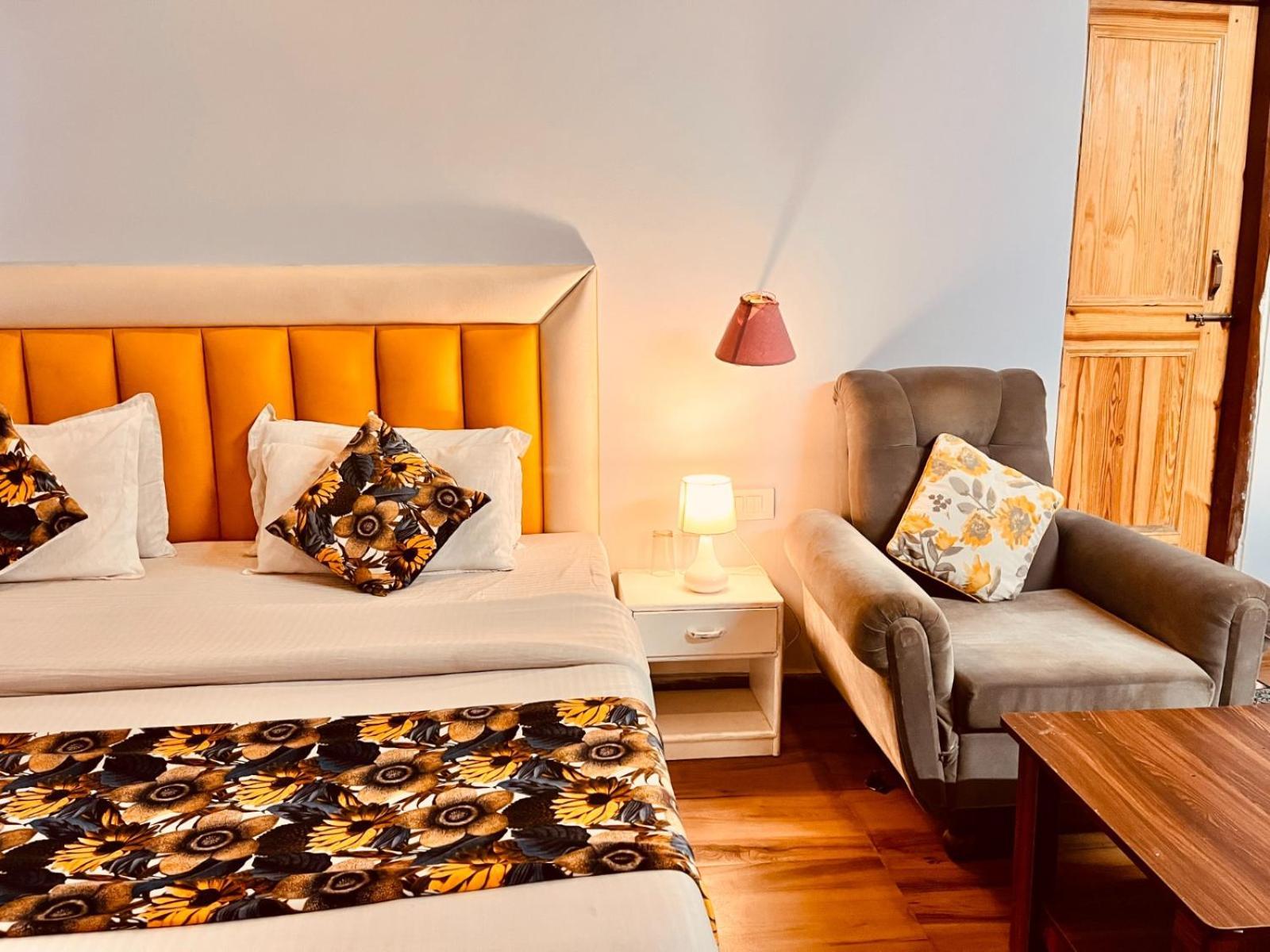Hadimba Hill View By Hadimba Palace, Manali - Premium Room ! Family Hotel ! Parking ! Near Hadimba Temple Экстерьер фото