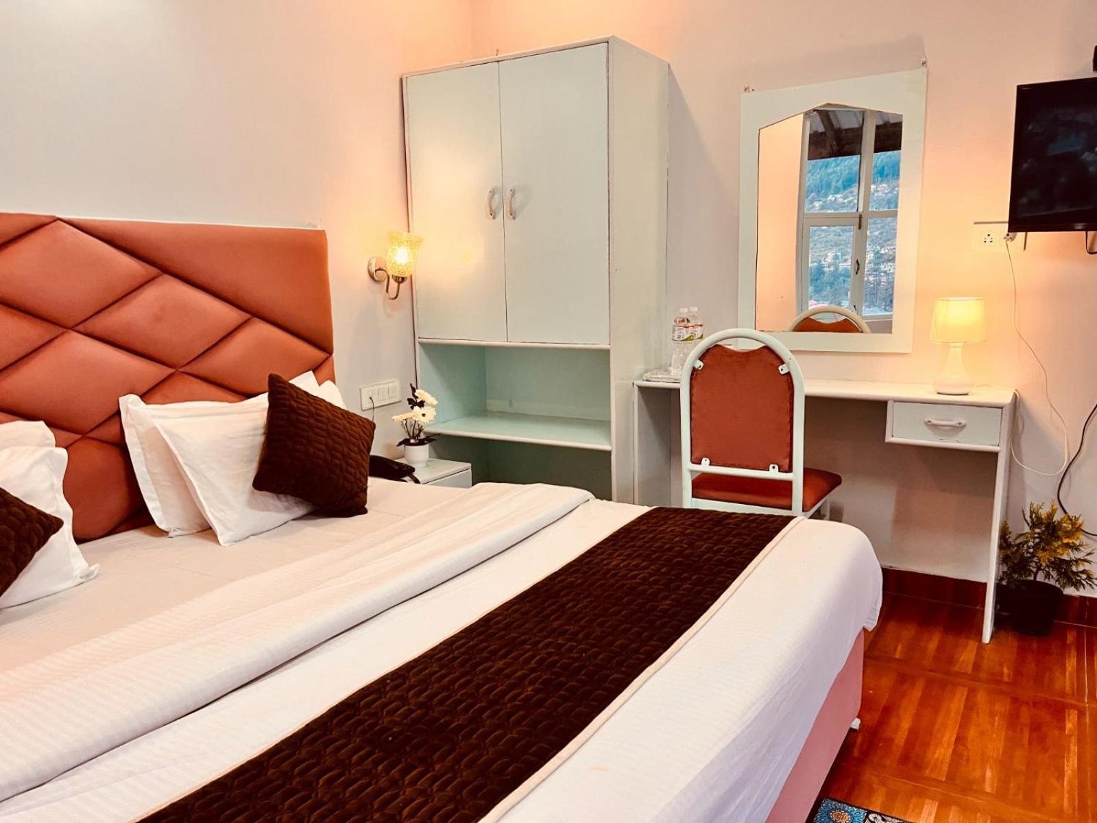 Hadimba Hill View By Hadimba Palace, Manali - Premium Room ! Family Hotel ! Parking ! Near Hadimba Temple Экстерьер фото