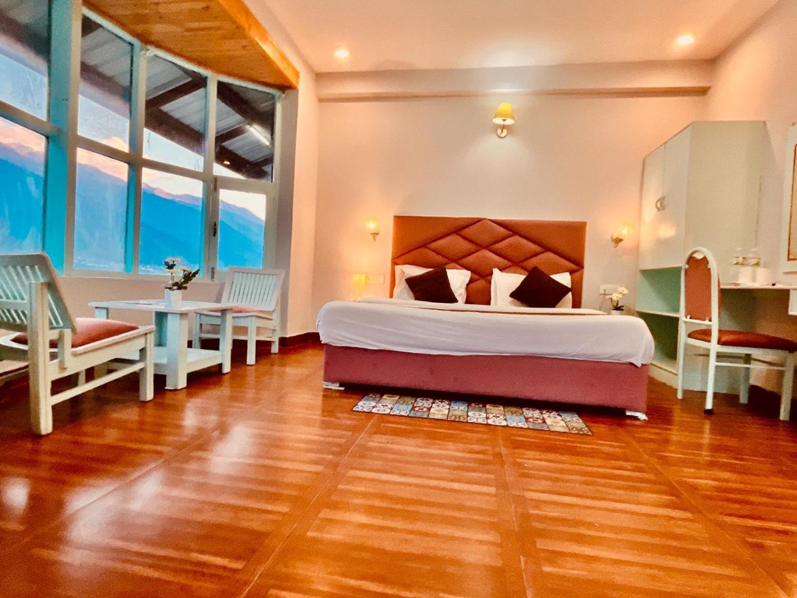 Hadimba Hill View By Hadimba Palace, Manali - Premium Room ! Family Hotel ! Parking ! Near Hadimba Temple Экстерьер фото