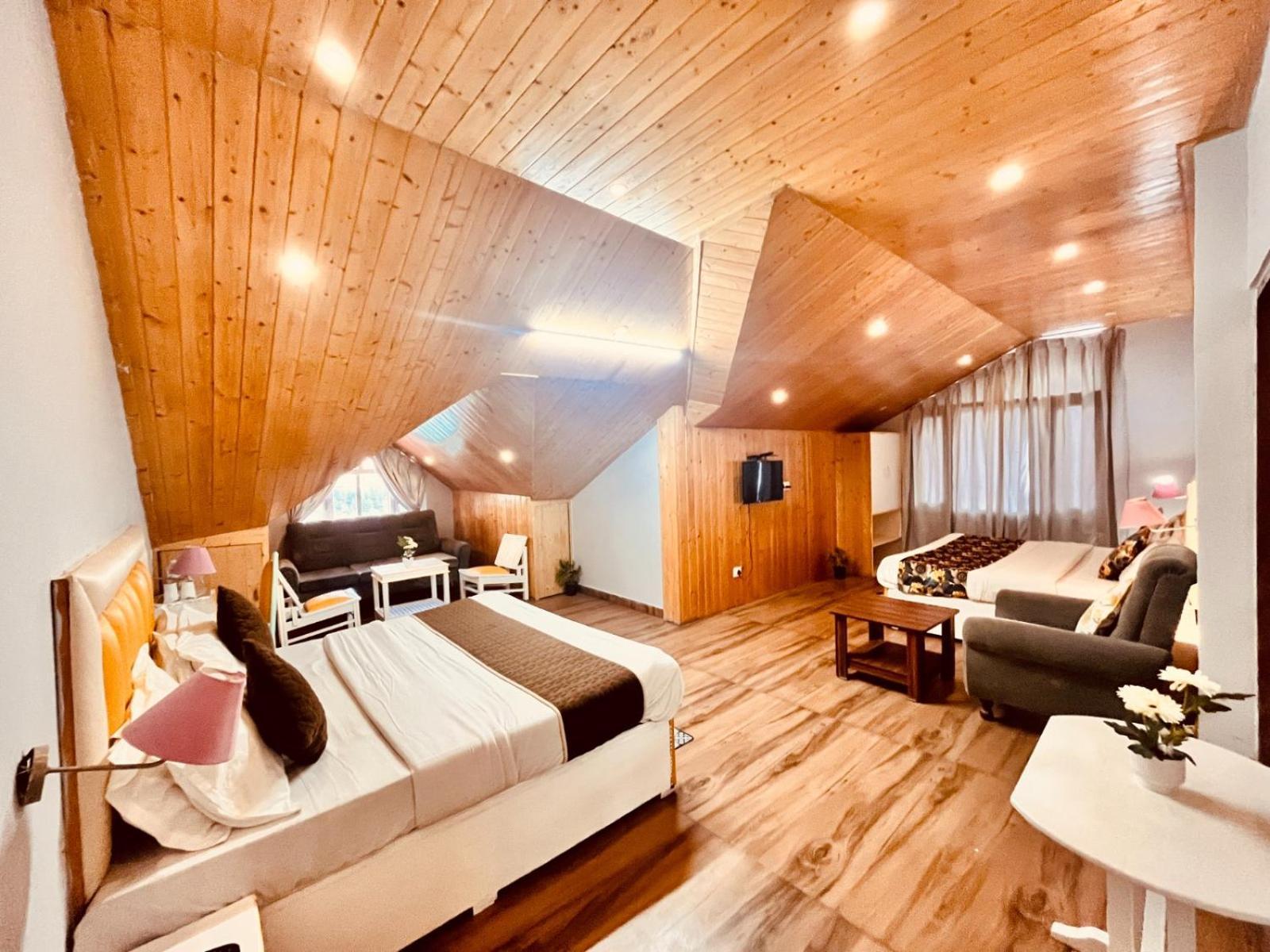 Hadimba Hill View By Hadimba Palace, Manali - Premium Room ! Family Hotel ! Parking ! Near Hadimba Temple Экстерьер фото